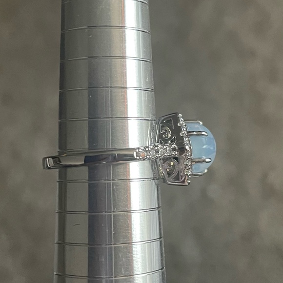 💛 2/$20 💛 Fragrant Jewels ring. Sz 8 - Picture 2 of 2